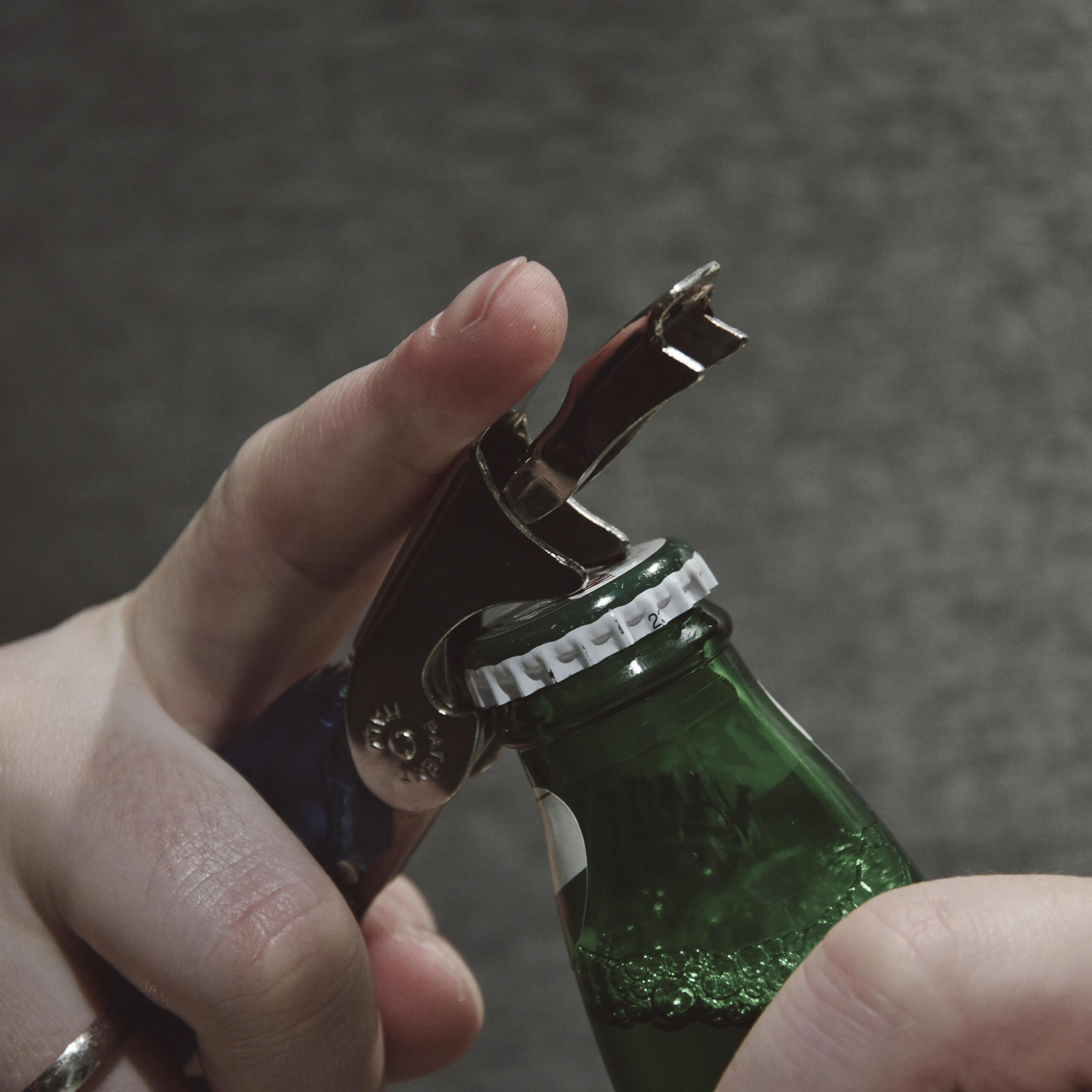 Comment ouvrir une bière sans avoir à s’arracher la main !