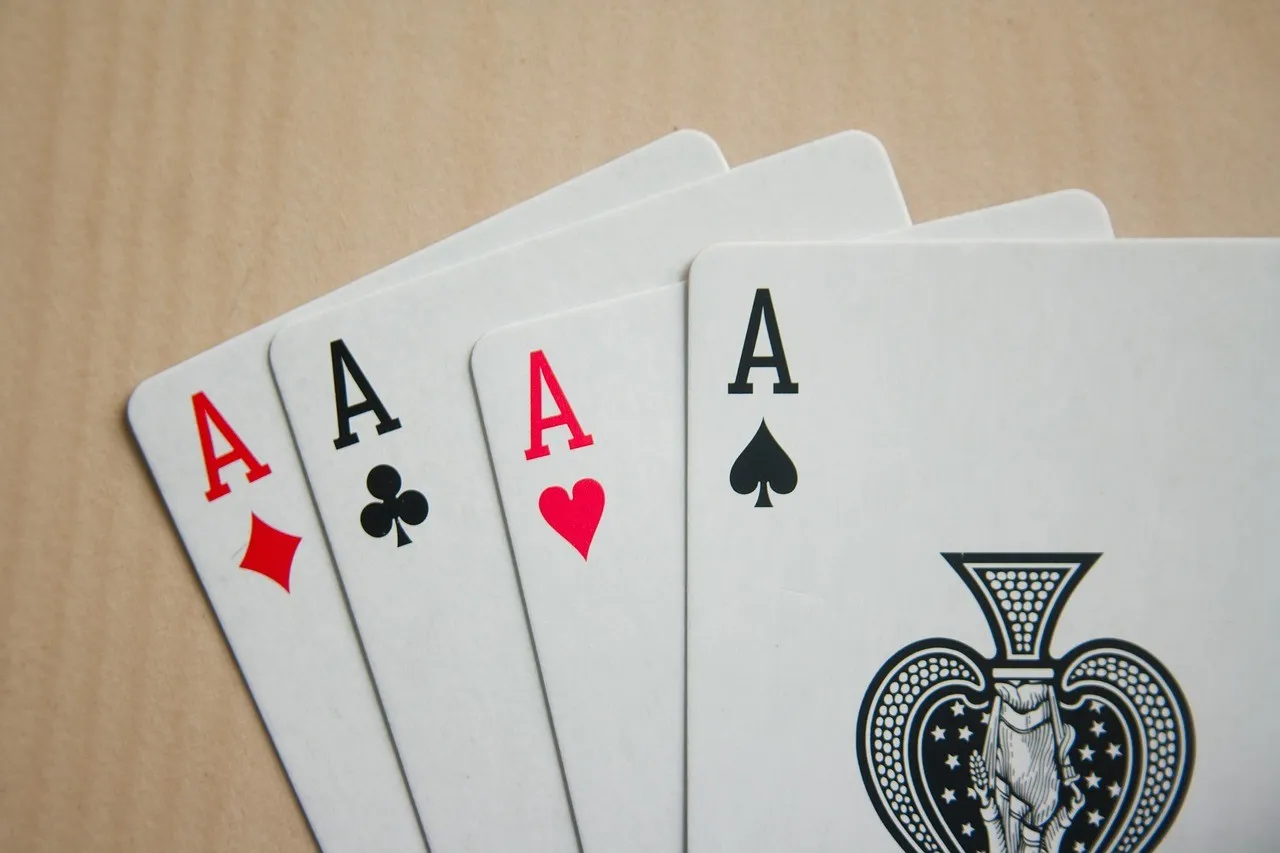 Règles du poker omaha : le guide ultime pour maitriser le jeu
